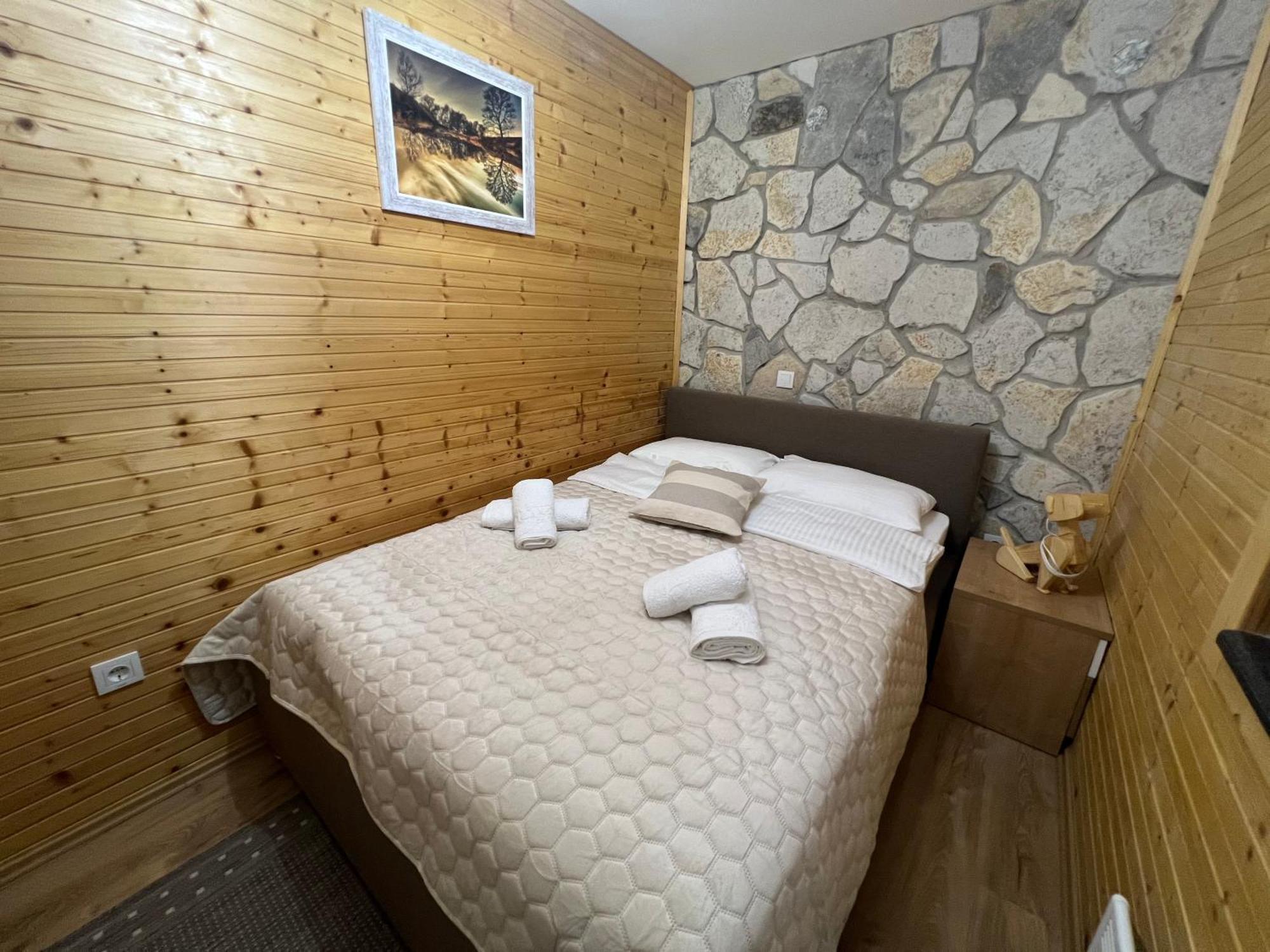 Zen Den Apartments Otočac Εξωτερικό φωτογραφία